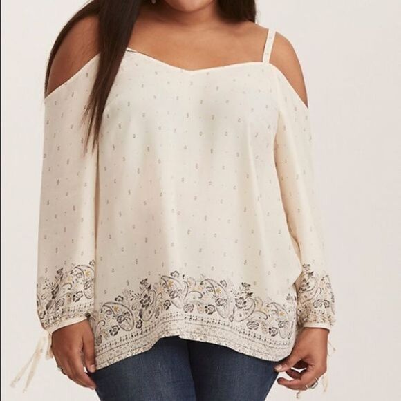 Torrid Off-White Floral Pattern Blouse - Picture 1 of 11